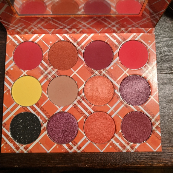 Peachy Queen Other - Peachy Queen eyeshadow palette